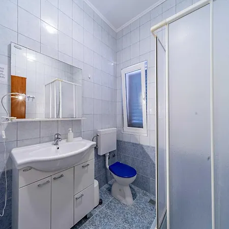 Three Bedroom 5 דירה