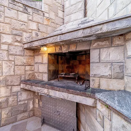 Three Bedroom 5 דירה